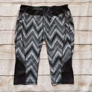 Tek Gear Chevron Black Border Cropped Leggings 1X